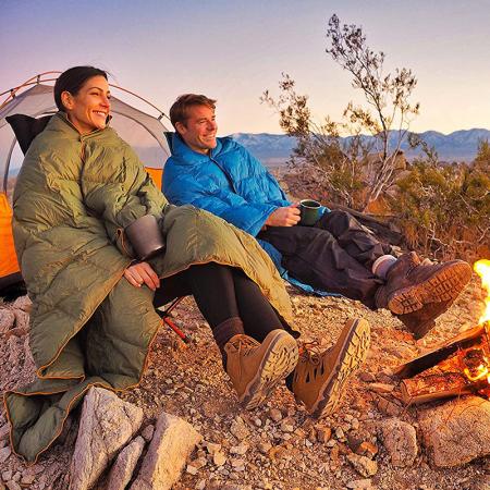 2022 ใหม่ที่กำหนดเองพับกันน้ำตั้งแคมป์กลางแจ้งผ้าห่มสวมใส่ไนลอนลงผ้าห่มสำหรับการตั้งแคมป์